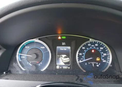 2015 Toyota Camry Hybrid Xle z USA, uszkodzony, nr VIN 4T1BD1FK4FU175330